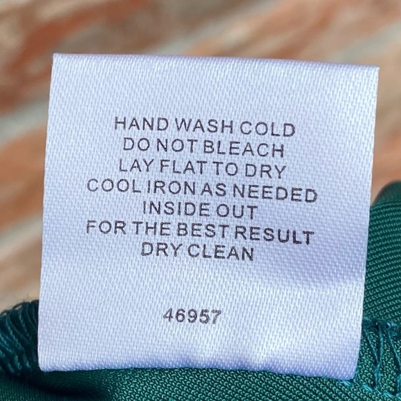 NWT Romeo & Juliet Couture dark green cold shoulder top / S/M - Picture 15 of 16